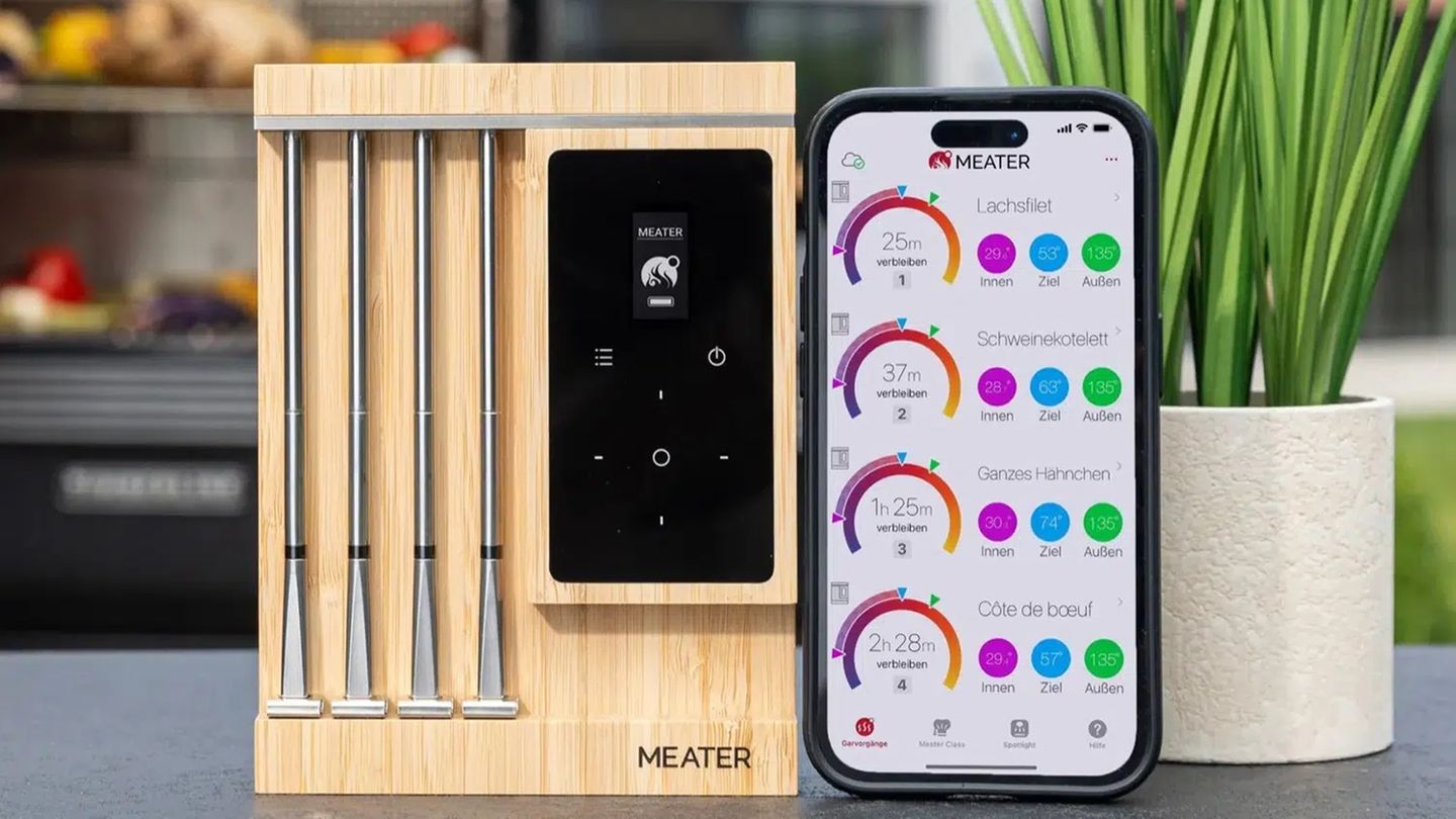 Last-Minute-Geschenke: Meater XL Pro: besser braten Dieses Weihnachtsgeschenk sollte man noch vor dem Kochen auspacken: die Bluetooth-Grillthermometer von Meater unterstützen nämlich perfekt beim Braten von Gans und Co. Die Hitzesensoren in der Sonde überwachen die Temperatur in Fleisch und Ofen und melden, wann Braten, Steak oder Hähnchen so weit sind. Mehr erfahren Sie in diesem Test des Einzelmodells. Die XL-Version bringt nun gleich vier Sonden mit, ist aber genauso einfach zu benutzen. Perfekt für Grillfreunde oder die Weihnachtsgans Preis: ab 110 Euro für eine Sonde, ab 370 für das Meater Pro XL Meater XL Pro: besser braten Dieses Weihnachtsgeschenk sollte man noch vor dem Kochen auspacken: die Bluetooth-Grillthermometer von Meater unterstützen nämlich perfekt beim Braten von Gans und Co. Die Hitzesensoren in der Sonde überwachen die Temperatur in Fleisch und Ofen und melden, wann Braten, Steak oder Hähnchen so weit sind. Mehr erfahren Sie in diesem Test des Einzelmodells. Die XL-Version bringt nun gleich vier Sonden mit, ist aber genauso einfach zu benutzen. Perfekt für Grillfreunde oder die Weihnachtsgans Preis: ab 110 Euro für eine Sonde, ab 370 für das Meater Pro XL