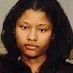 Polizeifoto von Nicki Minaj, von vorne und von der Seite