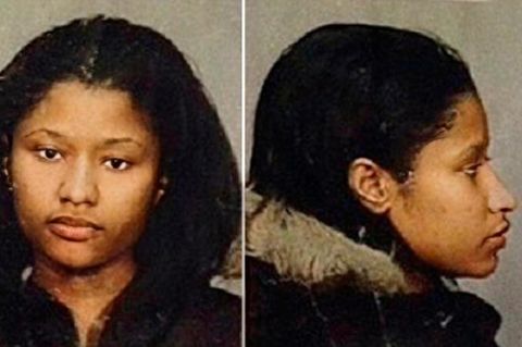 Polizeifoto von Nicki Minaj, von vorne und von der Seite