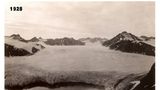 Blick auf den Gletscher Blomstranbreen auf dem norwegischen Archipel Spitzbergen