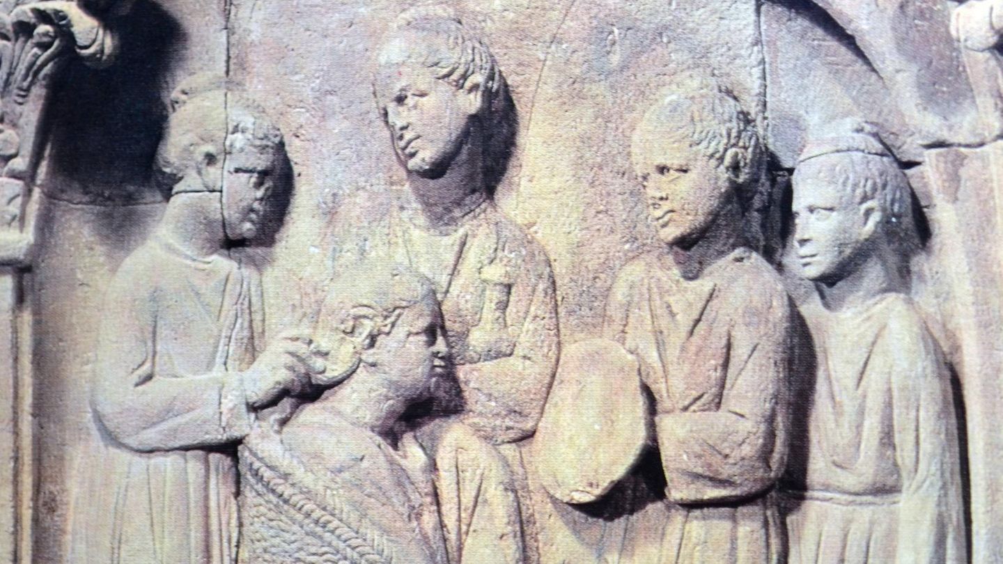 Entdeckung: Relief mit antiker Schminkszene