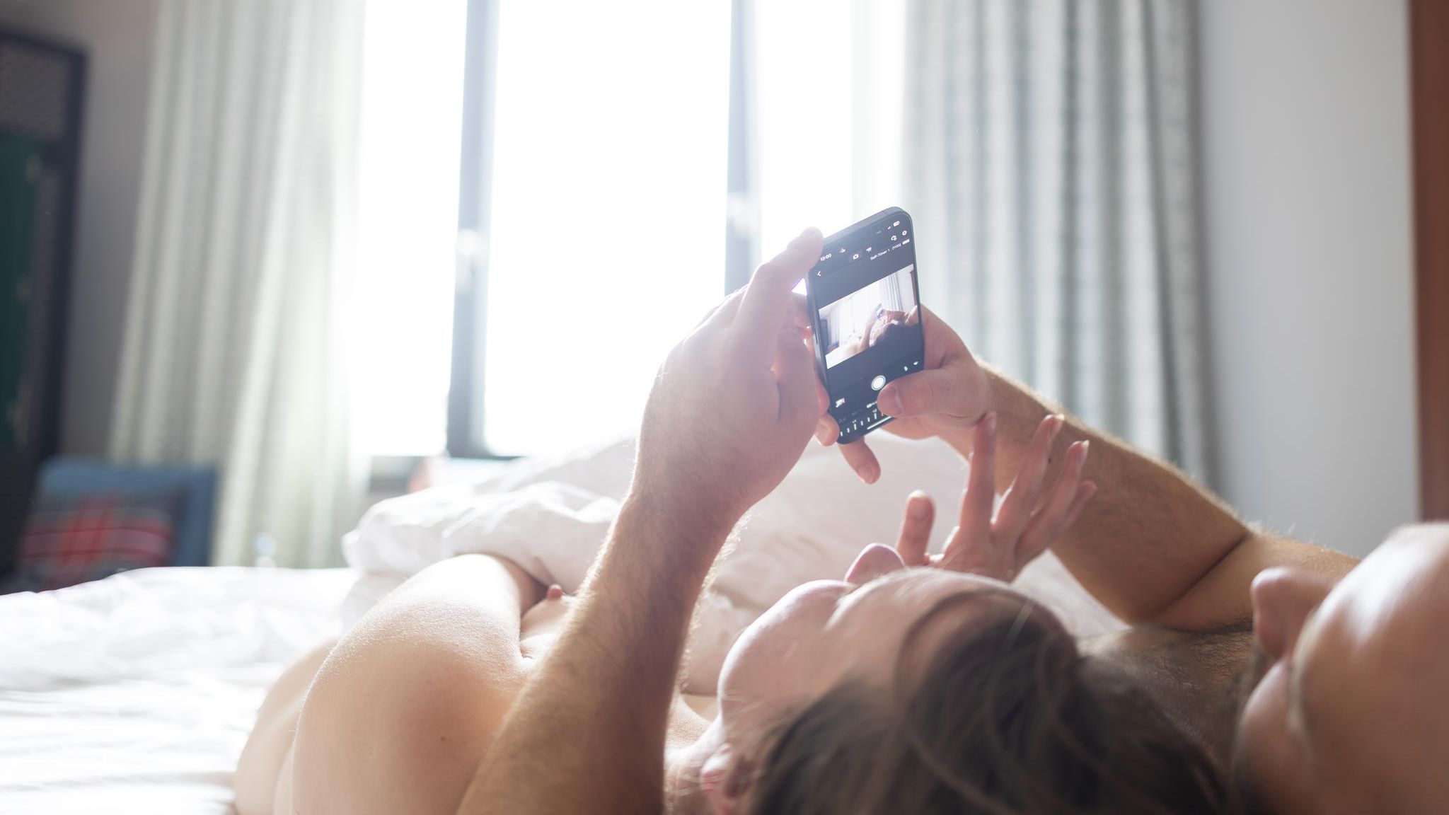 Callboy Ben und Emma haben Sex im Hotelzimmer