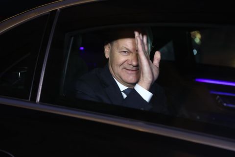 Kanzler Scholz macht sich nach der verlorenen Vertrauensfrage auf den Weg ins Schloss Bellevue