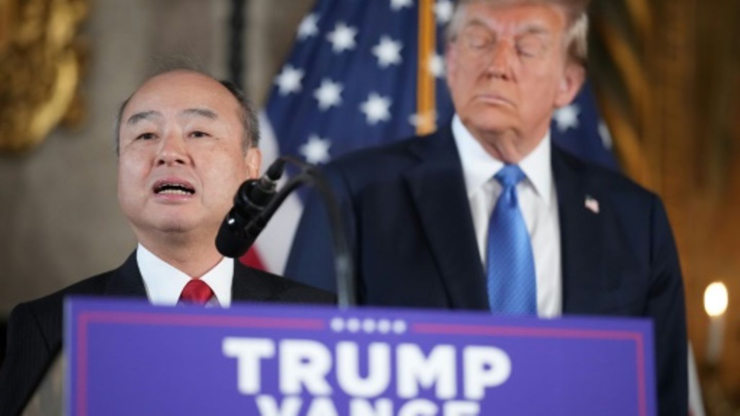 Softbank-Chef Masayoshi Son und der designierte US-Präsident Trump am 16. Dezember in Mar-a-Lago in Florida