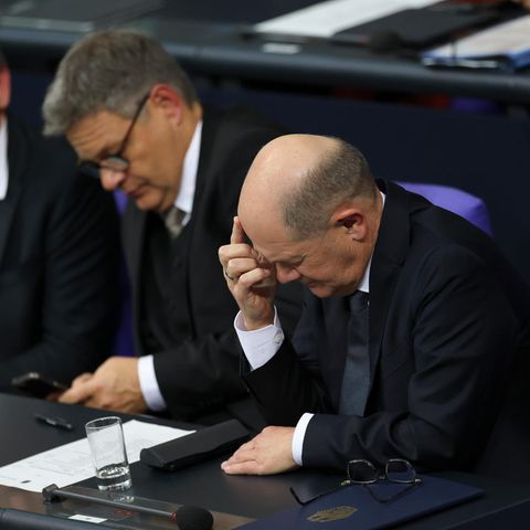 Olaf Scholz (r.), Robert Habeck (M.) und Jörg Kukies (l.) im Bundestag
