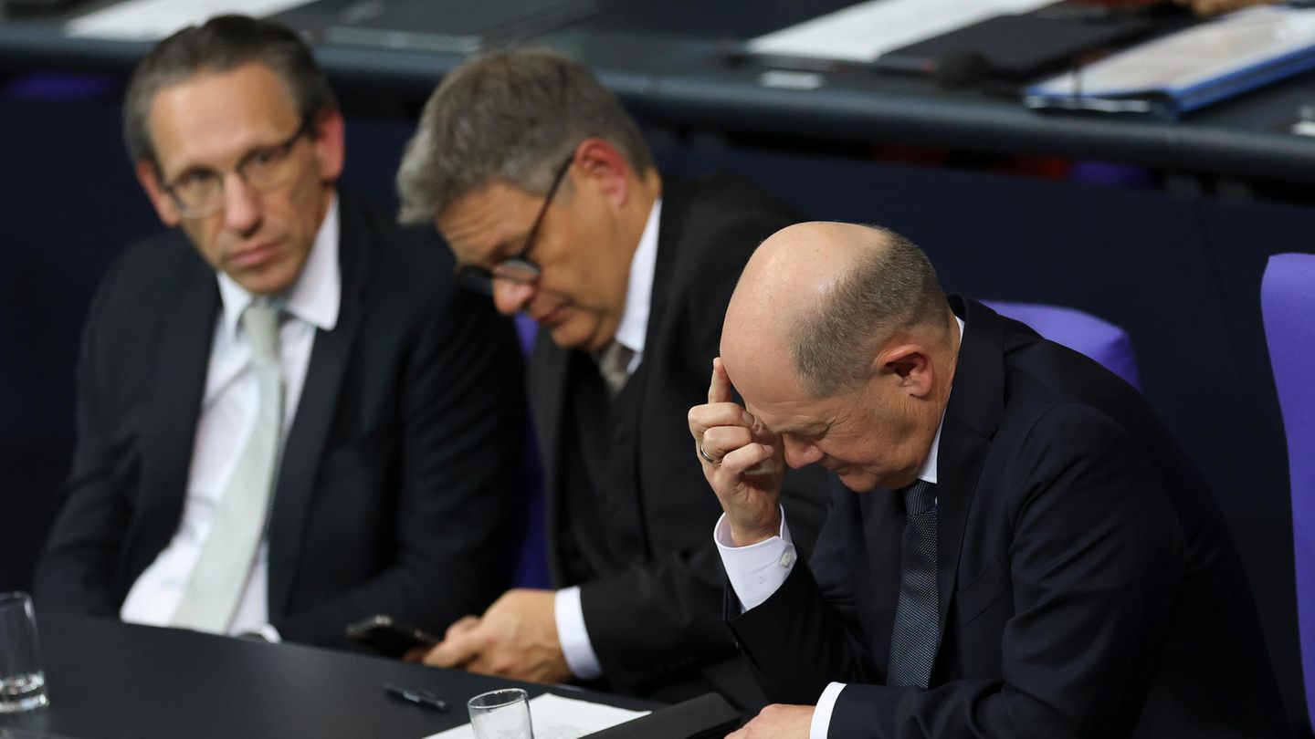 Olaf Scholz (r.), Robert Habeck (M.) und Jörg Kukies (l.) im Bundestag