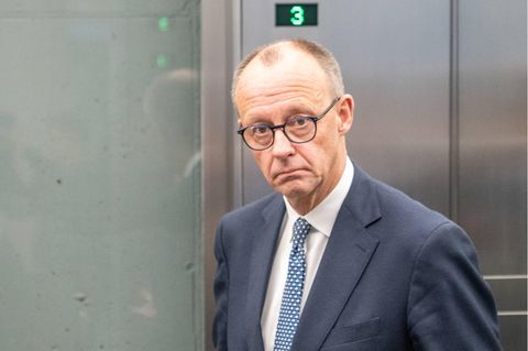 Friedrich Merz hatte im ZDF-"Heute Journal" mit Tonproblemen zu kämpfen (Archivbild)