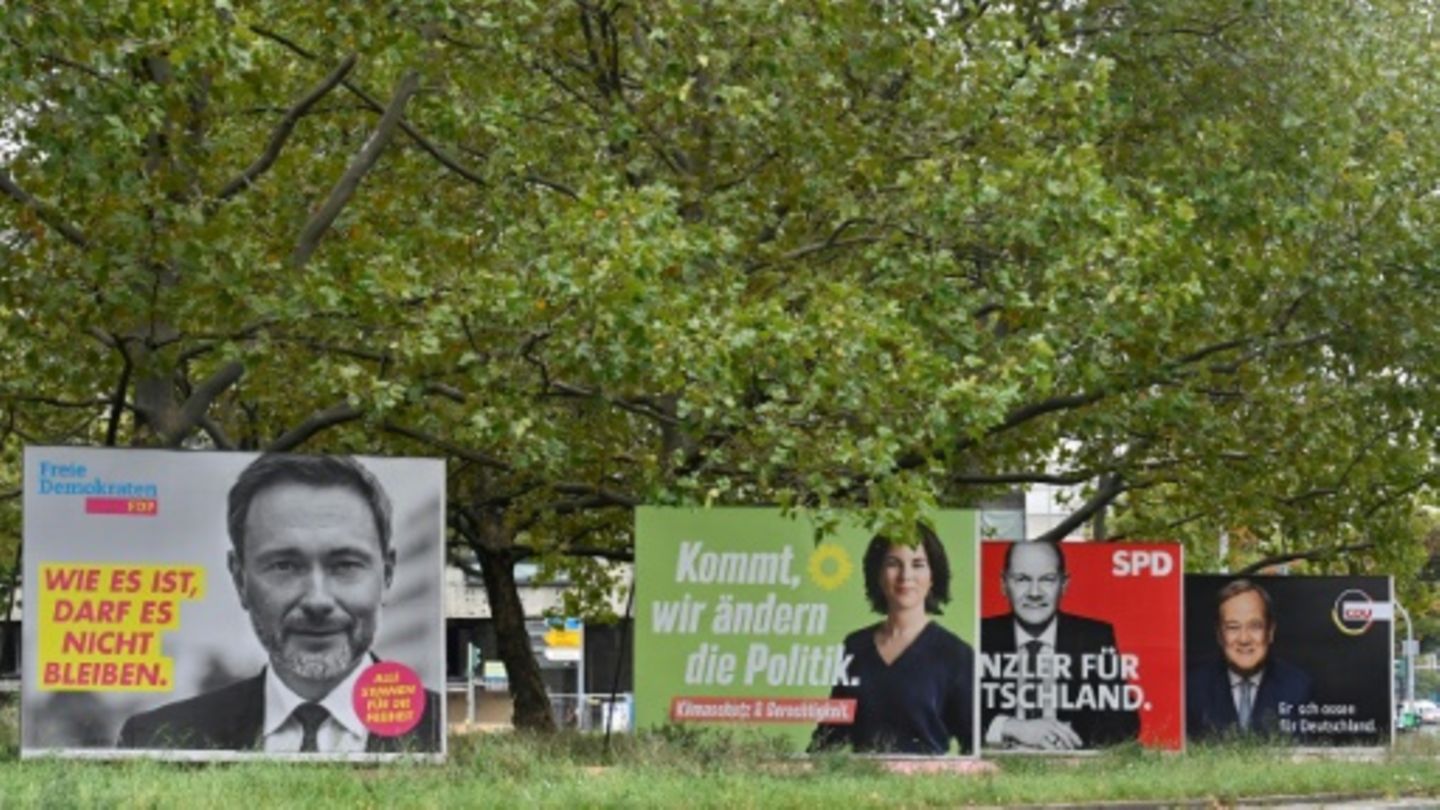 Plakate in Berlin vor der Bundestagswahl 2021