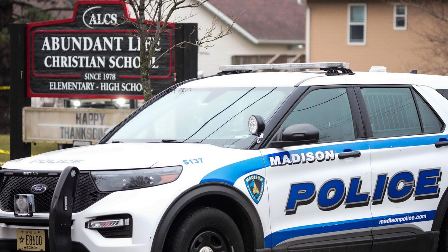 Polizeiauto vor Schule in Wisconsin