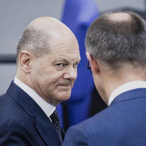 Kanzler Scholz, Herausforderer Merz: Jetzt wird es hitzig