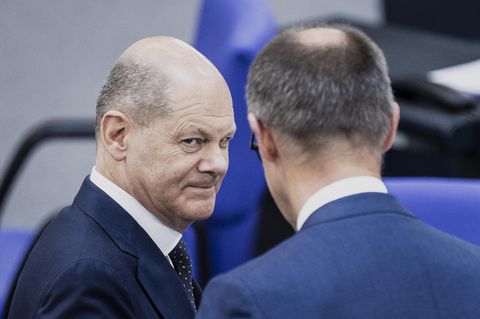 Kanzler Scholz, Herausforderer Merz: Jetzt wird es hitzig