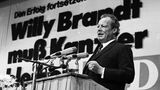 Noch heute gilt Willy Brandt als wohl prägendste Figur der SPD. Ältere Partei-Semester nennen häufig seinen Namen, wenn sie gefragt werden, warum sie in die Partei eingetreten seien. Die Kampagne "Willy wählen!" löste im Wahlkampf 1972 einen wahren Brandt-Hype aus – insbesondere bei jungen Wählerinnen und Wählern. Doch Kritiker hielten dagegen: Brandt sei zu abgehoben, würde sich aus dem politischen Tagesgeschäft heraushalten und sich bei anstrengenden Diskussionen lieber "verdampfen" – der Beiname "Willy Wolke" war geboren 