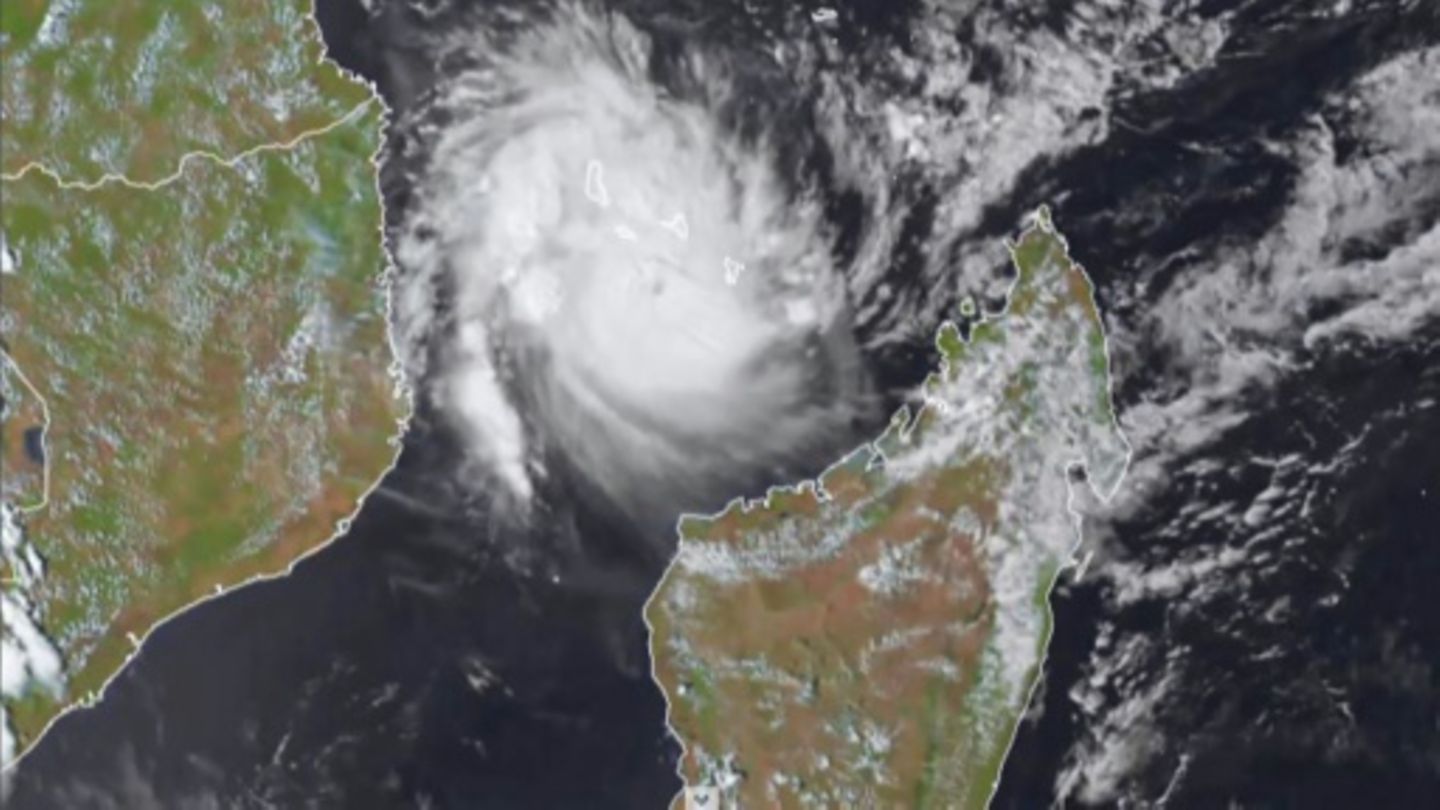 "Chido" über Mayotte, Ost-Mozambik und West-Madagaskar
