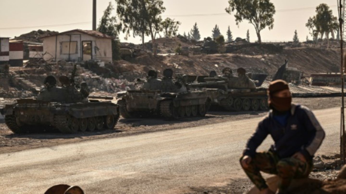 Verlassene Panzer nahe Daraa in Syrien