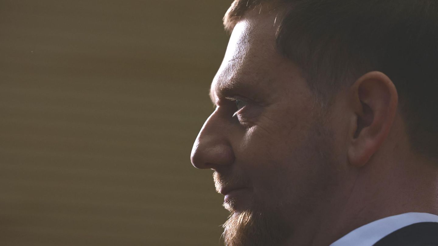 Saxony: Michael Kretschmer is elected – but without a majority