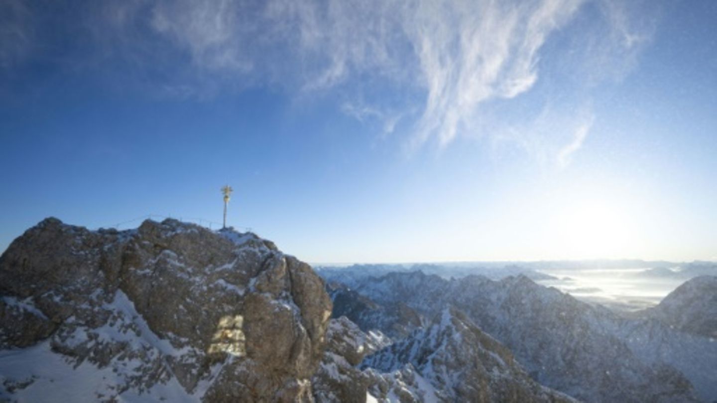 Zugspitze mit Gipfelkreuz