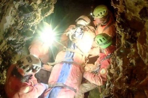 Diese Aufnahmen zeigen die Rettung  der italienischen Höhlenforscherin Ottavia Piana