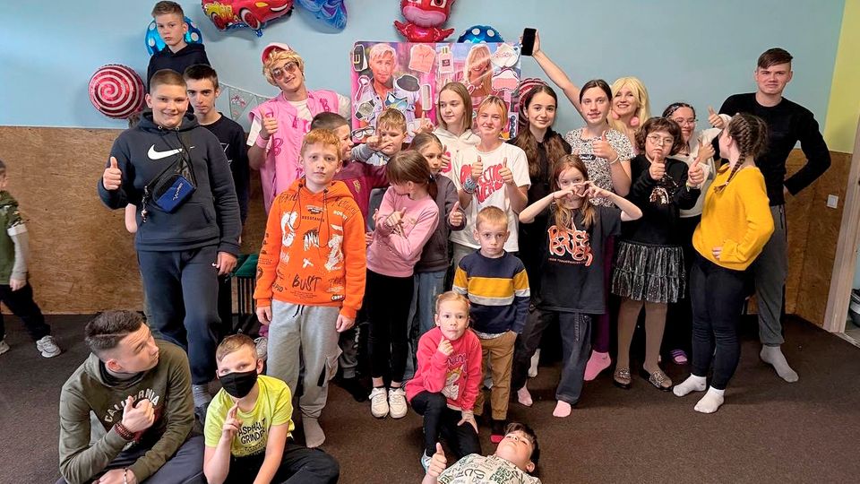 Pressefoto für einen Spendenaufruf für die Ukraine Kidsclubs und Nothilfe Pressefoto für einen Spendenaufruf für die Ukraine Kidsclubs und Nothilfe