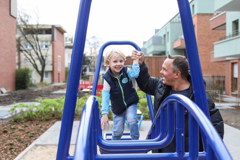 Kita: Alex Liefermann, 41, mit seinem fünfjährigen Sohn Liam Luca