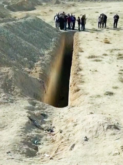 In Syrien wurden fünf vermutliche Massengräber entdeckt. Laut Menschenrechtsgruppen stammen die Körper aus dem Saidnaja-Gefängnis – die Ermittler nennen es eine "Todesmaschinerie".