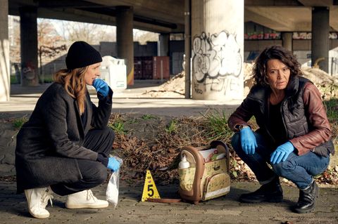 "Tatort: Der Stelzenmann": Die Kommissarinnen Johanna Stern (Lisa Bitter,l.) und Lena Odenthal (Ulrike Folkerts)