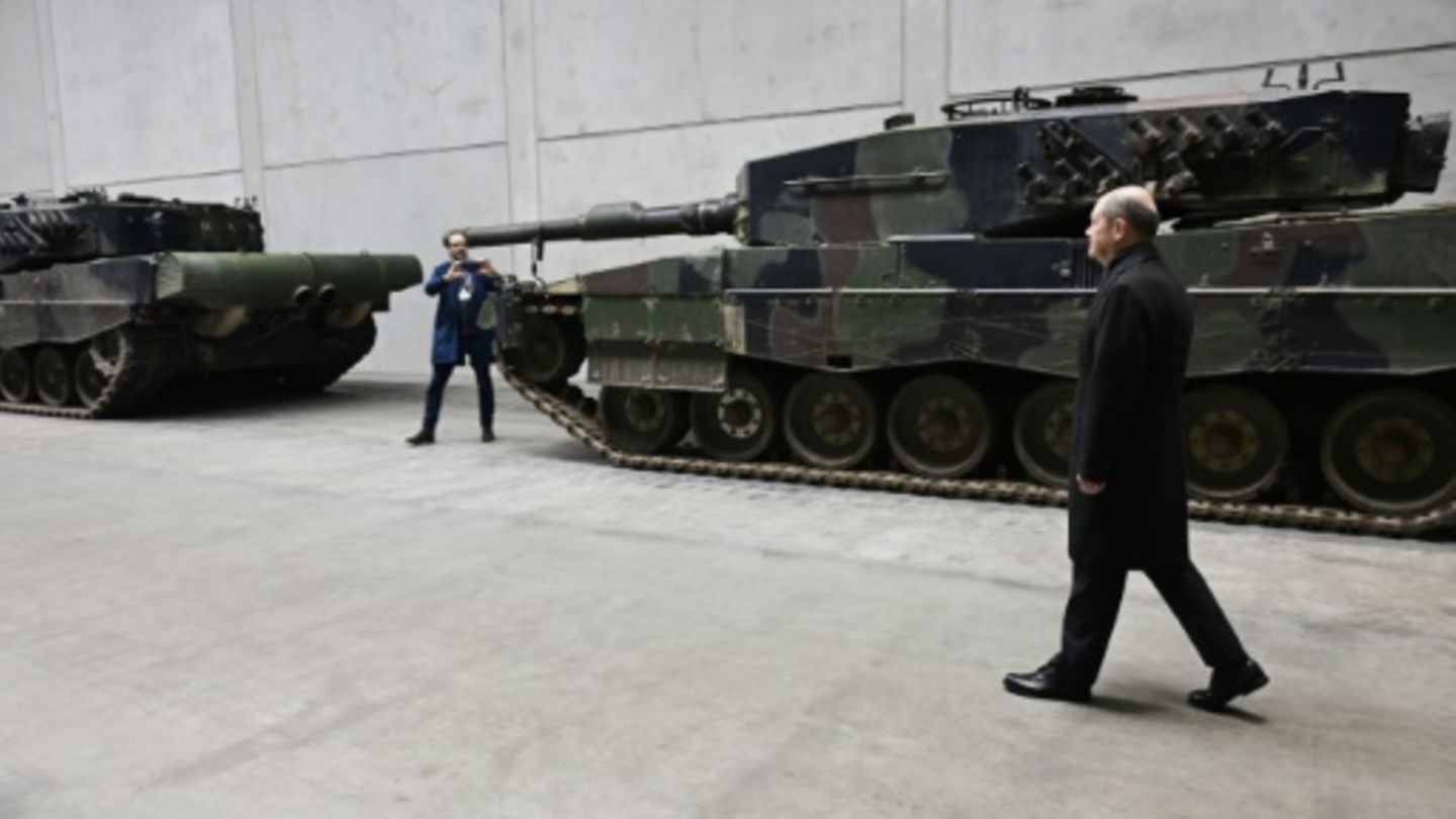 Kanzler Scholz beim Rüstungskonzern Rheinmetall