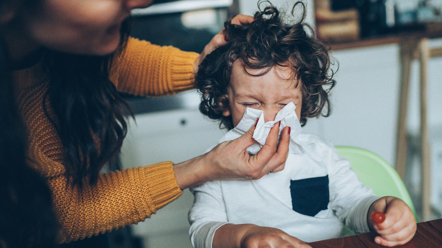 Kinderarzt gibt Tipps: Wie Kinder und Eltern gut durch die Erkältungszeit kommen