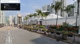 Shoppingcenter in Form eines Kreuzfahrtschiffs mitten in Hong Kong