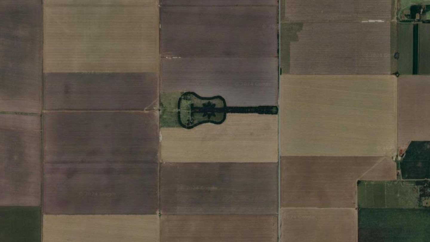 Gitarre im Feld in Cordoba, Argentinien