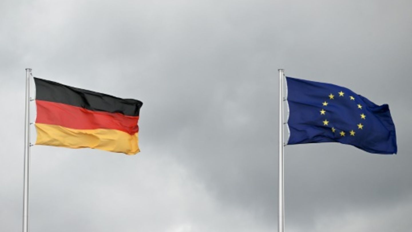 Flaggen Deutschlands und der EU