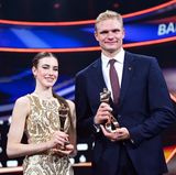 Zu den Olympia-Helden zählen Sportgymnastin Darja Varfolomeev (l) und der Ruderer Oliver Zeidler, die zu den "Sportlern des Jahres" gewählt wurden. In Paris holten beide je eine Goldmedaille für Deutschland. Genauso wie die Nationalmannschaft der Frauen im 3x3-Basketball, die bei der Gala ebenfalls ausgezeichnet wurden