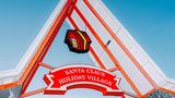 Eingang zum Santa Clause Holiday Village