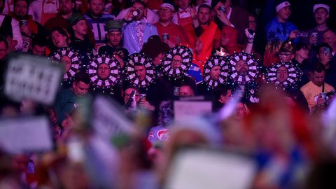Darts-WM: Bekloppte Fans und wilde Kostüme im Ally Pally | STERN.de