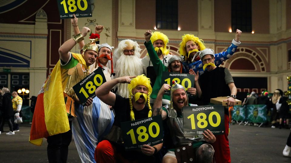 Darts-WM: Bekloppte Fans und wilde Kostüme im Ally Pally | STERN.de