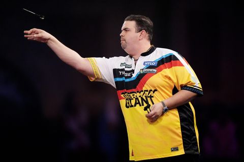 Gabriel Clemens wirft bei der Darts-WM einen Pfeil