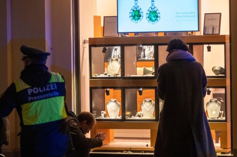 München: Blaulicht eines Polizeifahrzeuges