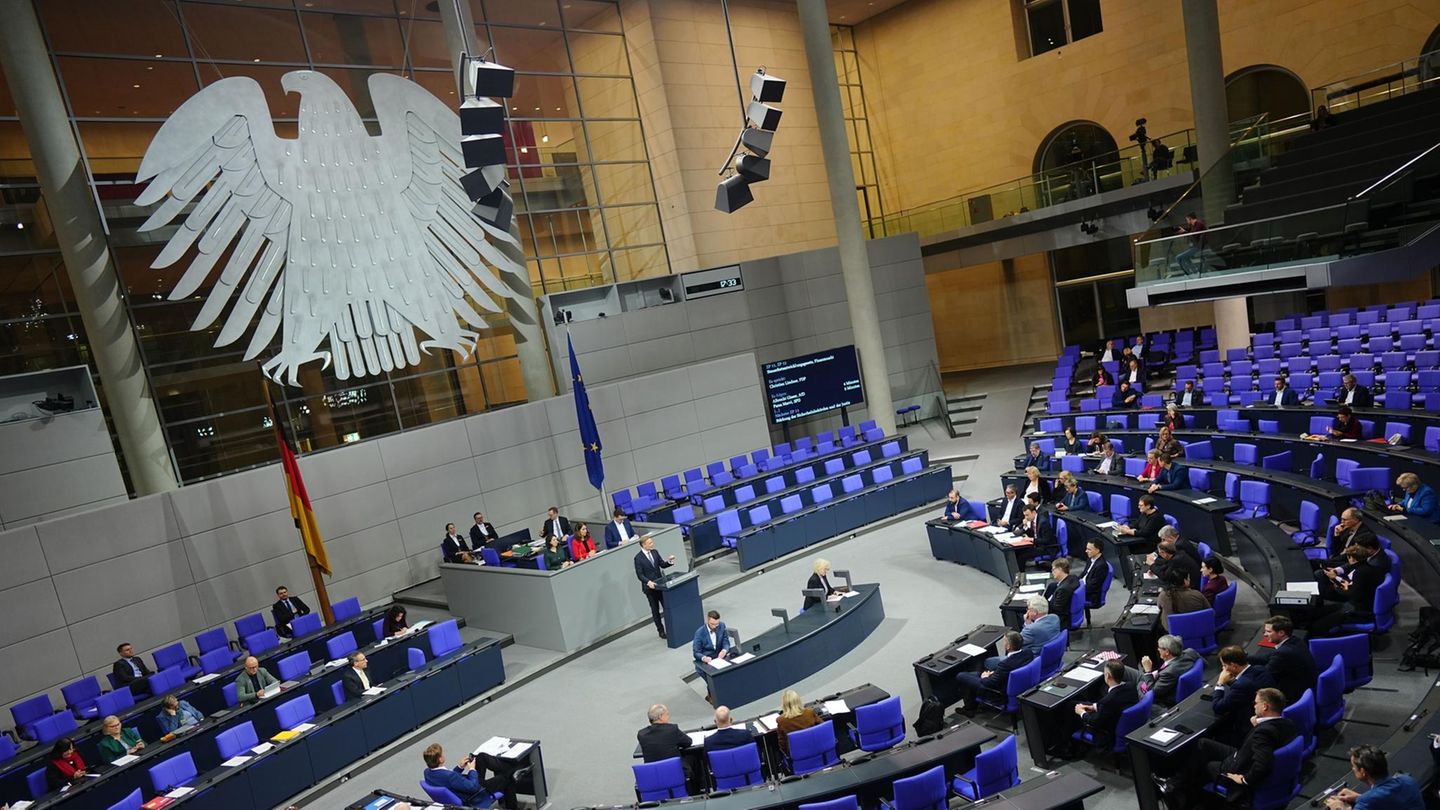 Bundestag decides on tax relief and child benefit plus