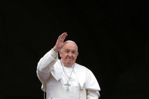 Papst Franziskus auf dem Balkon des Petersdoms