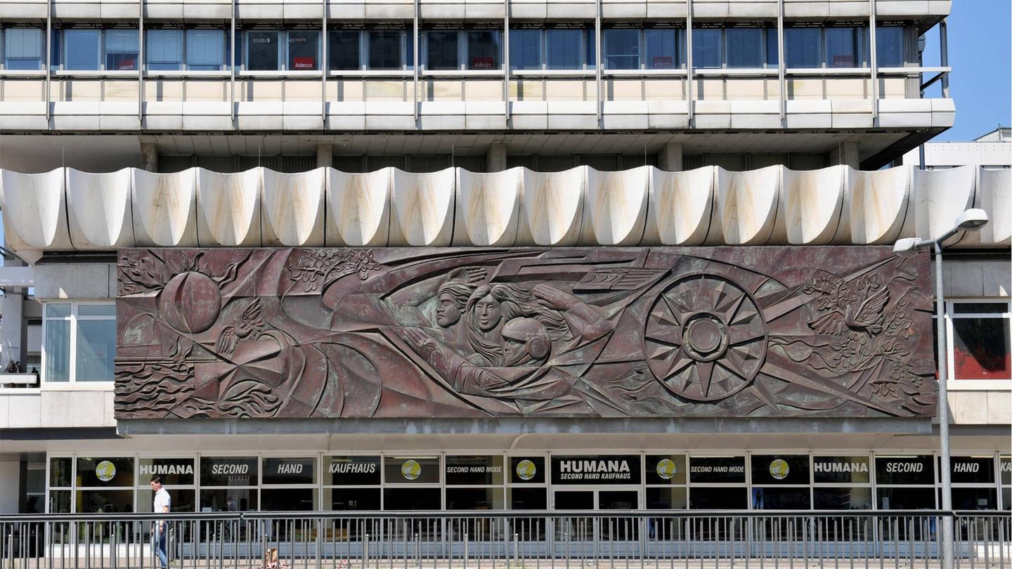 DDR.Architektur: Relief in Mitte