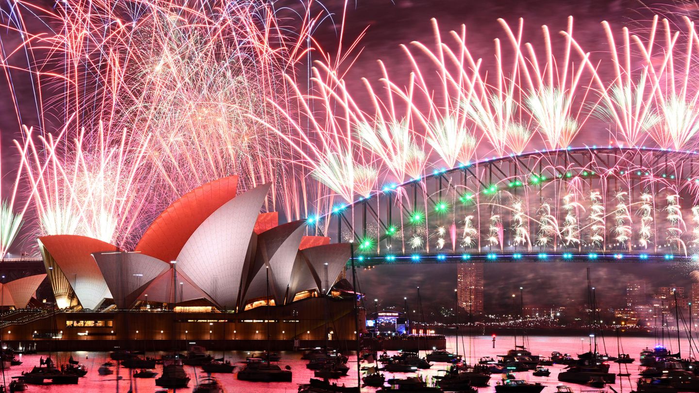 Das Silvester-Feuerwerk über dem Opernhaus in Sydney, Australien, ist eines der spektakulärsten der Welt