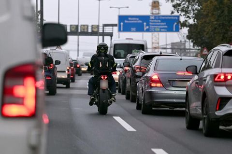 Ein Stau auf einer Autobahn