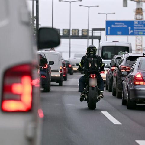 Ein Stau auf einer Autobahn