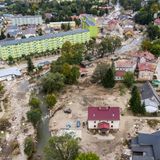 Im September zieht Sturmtief "Boris" über Mitteleuropa. Besonders betroffen sind Polen (Bild), Tschechien und Österreich. Teile der Länder versinken in massiven Überschwemmungen. Mit dem steigenden Elbpegel erwarten die Bewohner in Ostdeutschland das Schlimmste. Am Ende bleibt die Region aber verschont