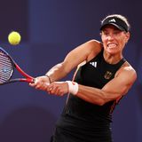 Angelique Kerber ist die erfolgreichste deutsche Tennisspielerin seit Steffi Graf. Sie gewann Wimbledon, die US Open und die Australian Open und war 34 Wochen lang die Nummer eins der Weltrangliste. Im vergangenen Jahr bekam sie eine Tochter und trat 2024 noch einmal bei Olympia in Paris an, wo sie im Viertelfinale (im Bild) ausschied. Jetzt wird Kerber ihre Erfahrungen als Beraterin beim DTB an die junge Generation weitergeben