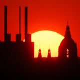 Das Jahr 2024 endet erneut mit einem Rekord: Niemals seit Beginn der Wetteraufzeichnungen war es so warm, wie in diesem Jahr. Erstmals wurde auch die in Paris festgelegte 1,5-Grad-Marke gerissen. Das Klimaziel wurde damit zwar nicht verfehlt – aber die Welt ist nah dran