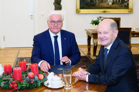 Nach der verlorenen Vertrauensfrage beraten Olaf Scholz und Frank-Walter Steinmeier auch über Neuwahlen