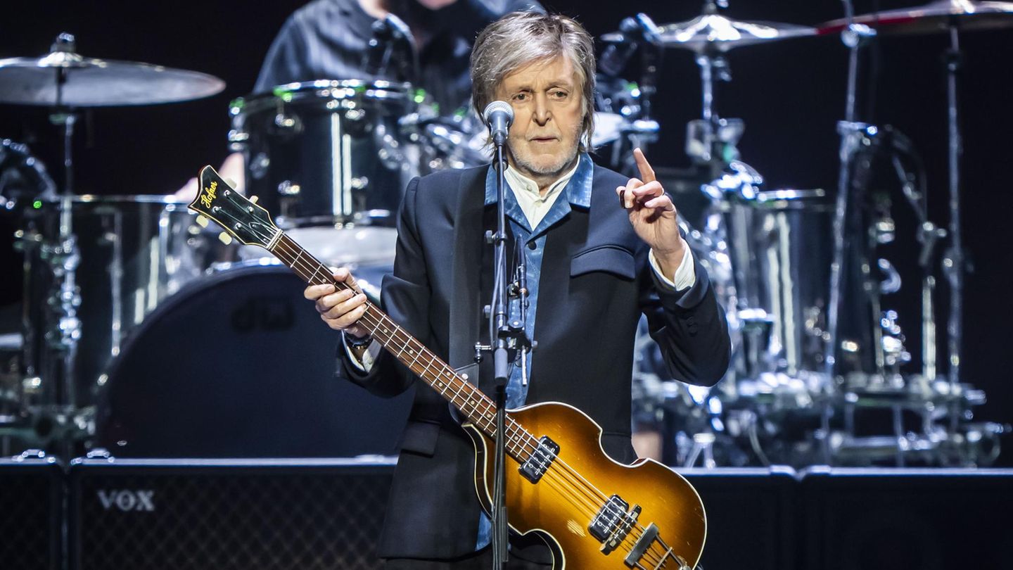 Paul McCartney and Ringo Starr on stage together