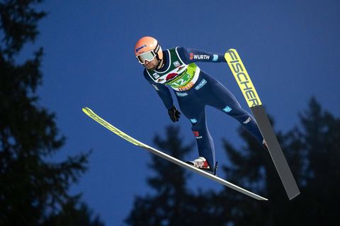 Skispringer Pius Paschke bei einem Sprung