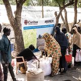 Manchmal reicht die Lieferung nicht für alle und die Menschen am Ende der Schlange gehen leer aus