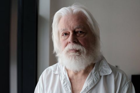 Im Juli nimmt Grönlands Polizei Paul Watson fest. Obwohl Japan auf eine Auslieferung besteht, ist der 74-jährige Aktivist nun wieder frei – und hat eine klare Botschaft.